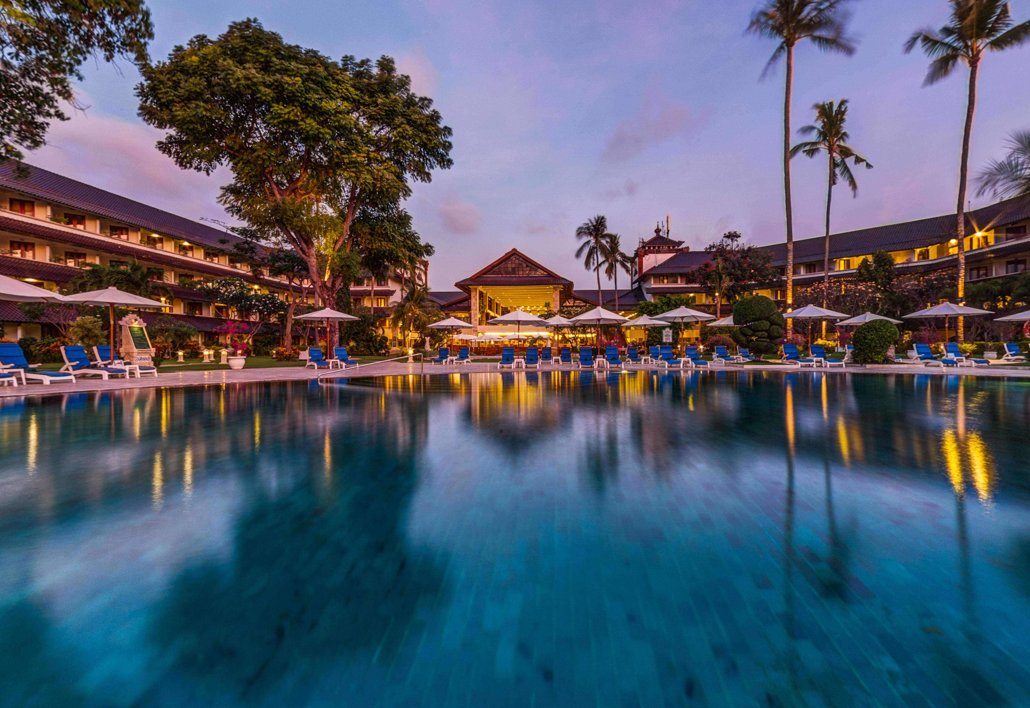Discovery Kartika Plaza Hotel Kuta Lombok Eksteriør billede The pool at the Le Méridien Bali Resort & Spa