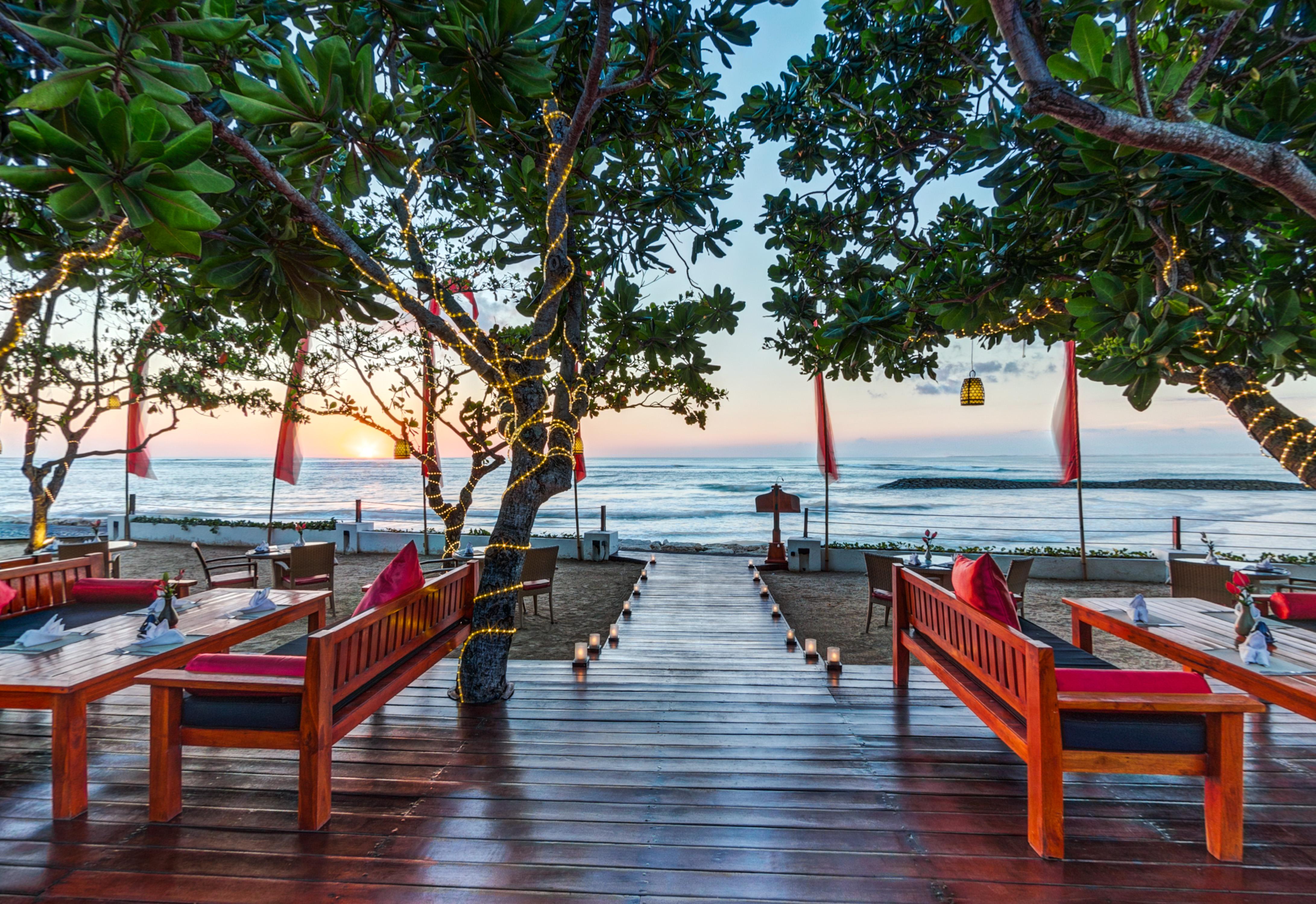 Discovery Kartika Plaza Hotel Kuta Lombok Eksteriør billede The Deck at The Standard