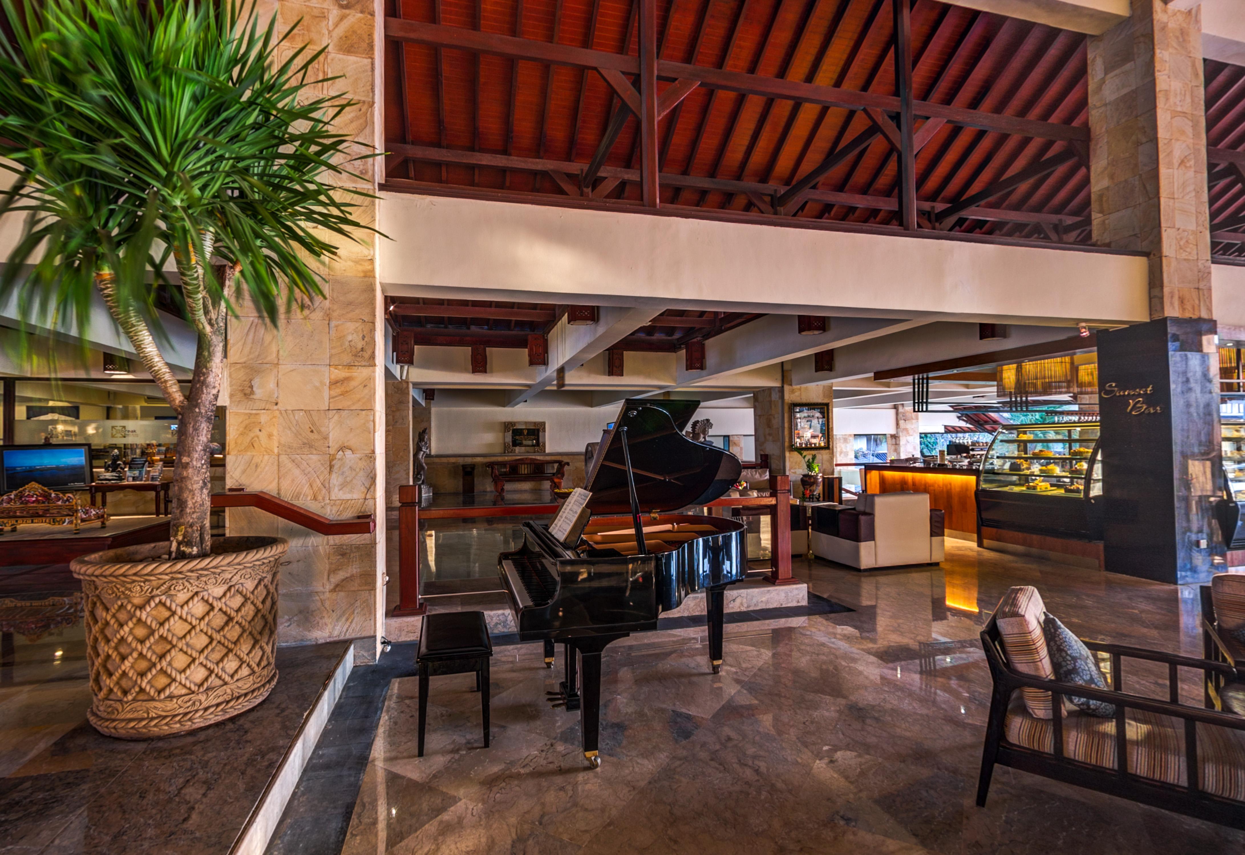 Discovery Kartika Plaza Hotel Kuta Lombok Eksteriør billede Lobby