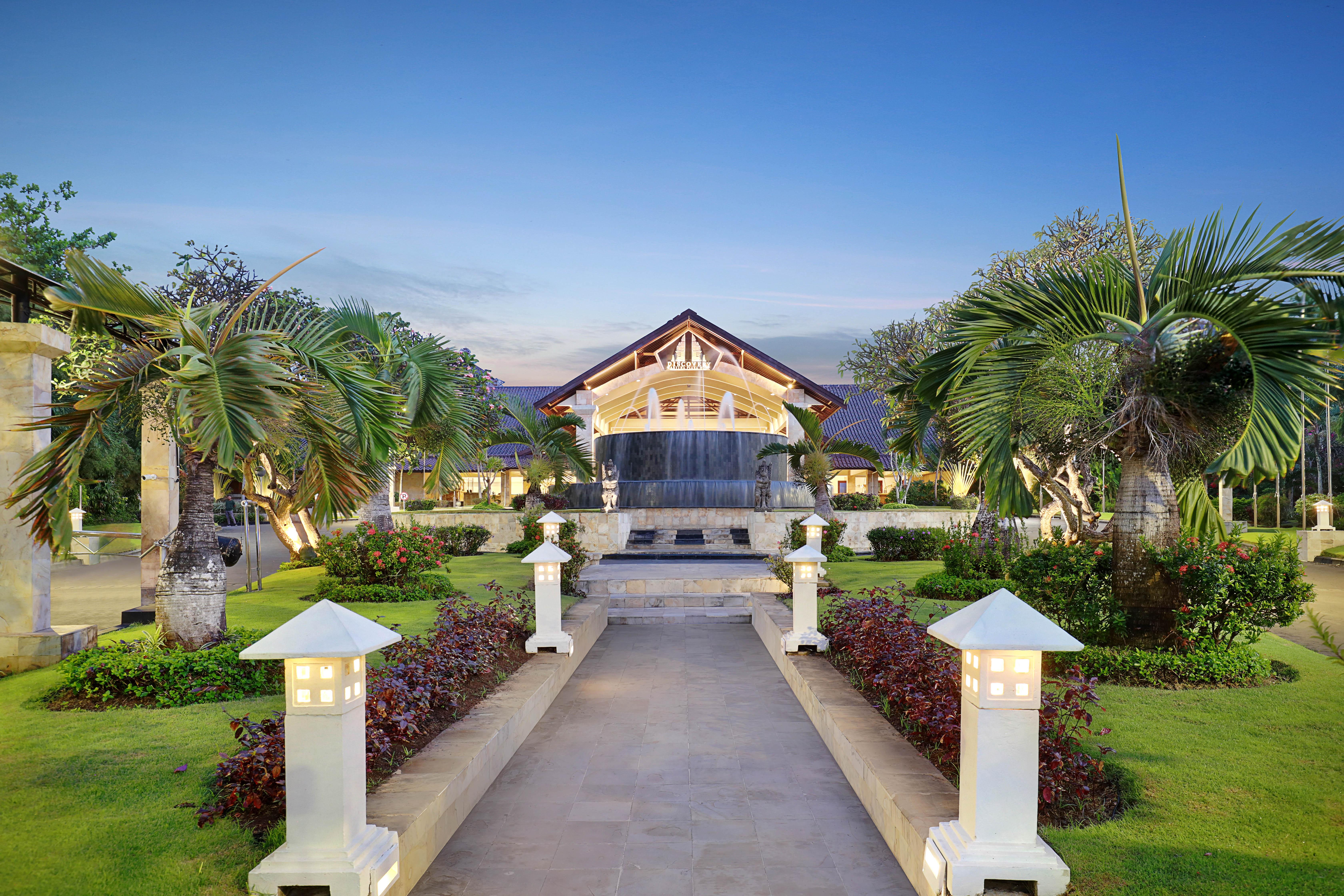 Discovery Kartika Plaza Hotel Kuta Lombok Eksteriør billede The Royal Thai Golf Club