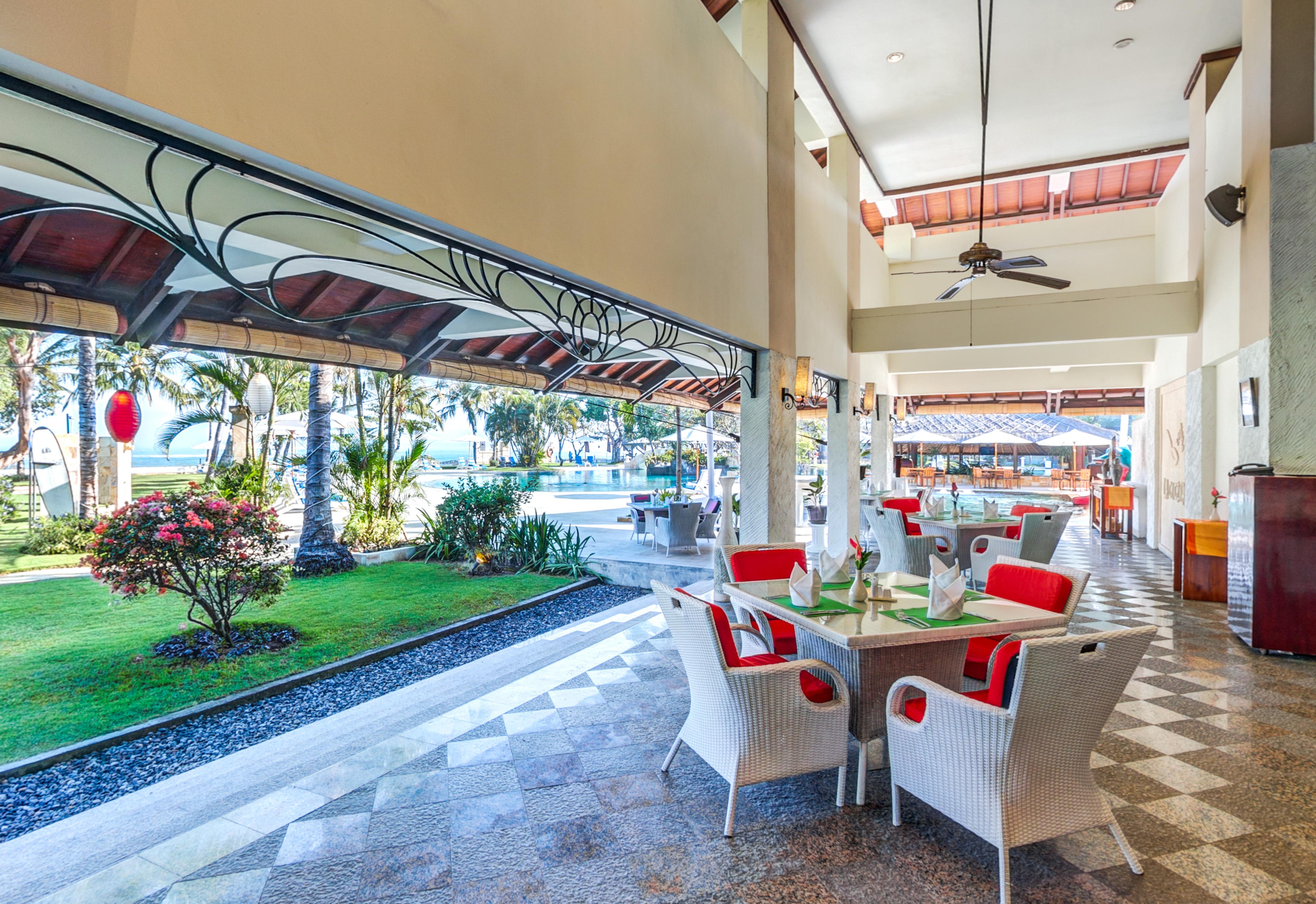 Discovery Kartika Plaza Hotel Kuta Lombok Eksteriør billede The interior of the hotel