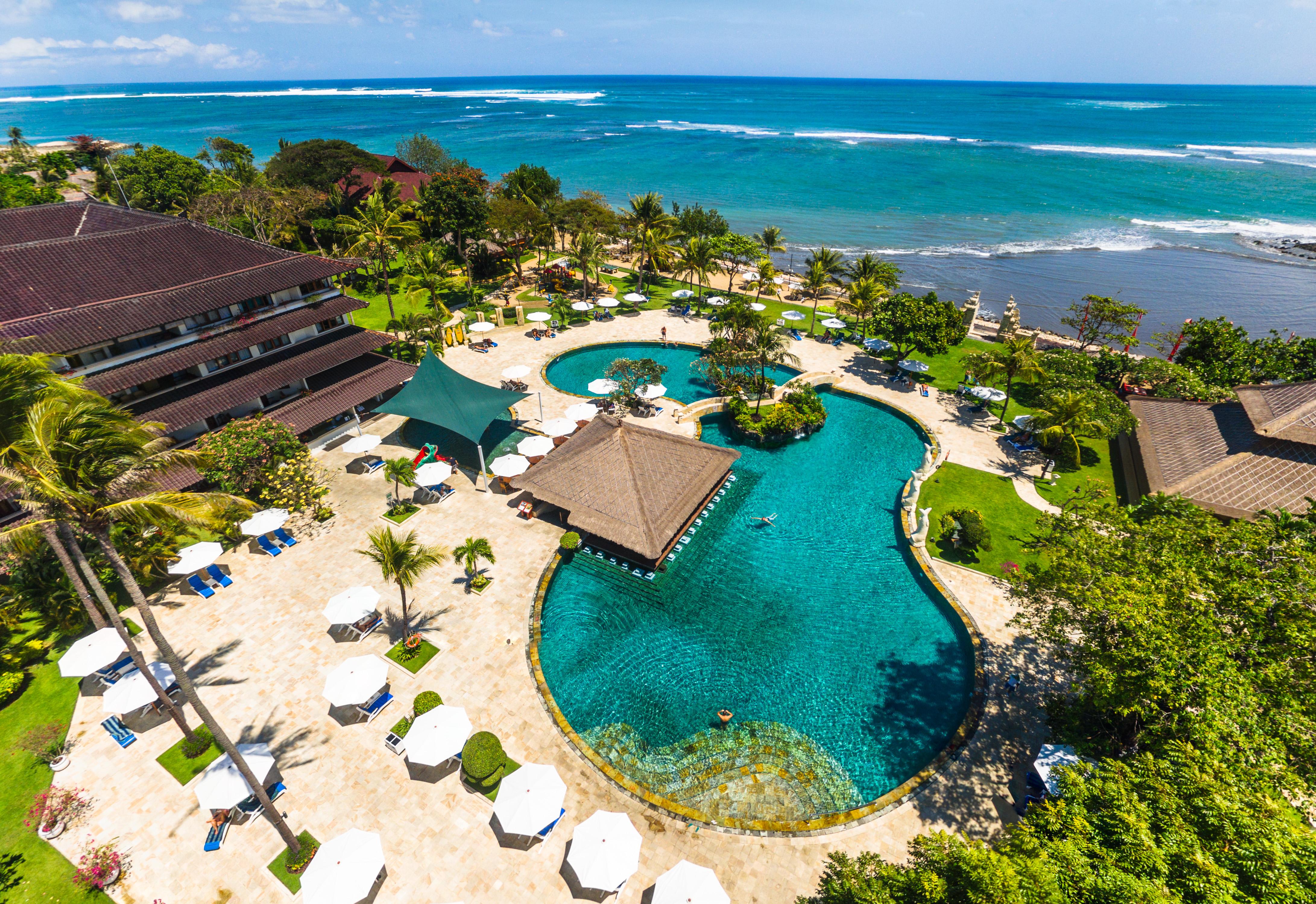 Discovery Kartika Plaza Hotel Kuta Lombok Eksteriør billede Aerial view of the pool at the InterContinental Resort Bali