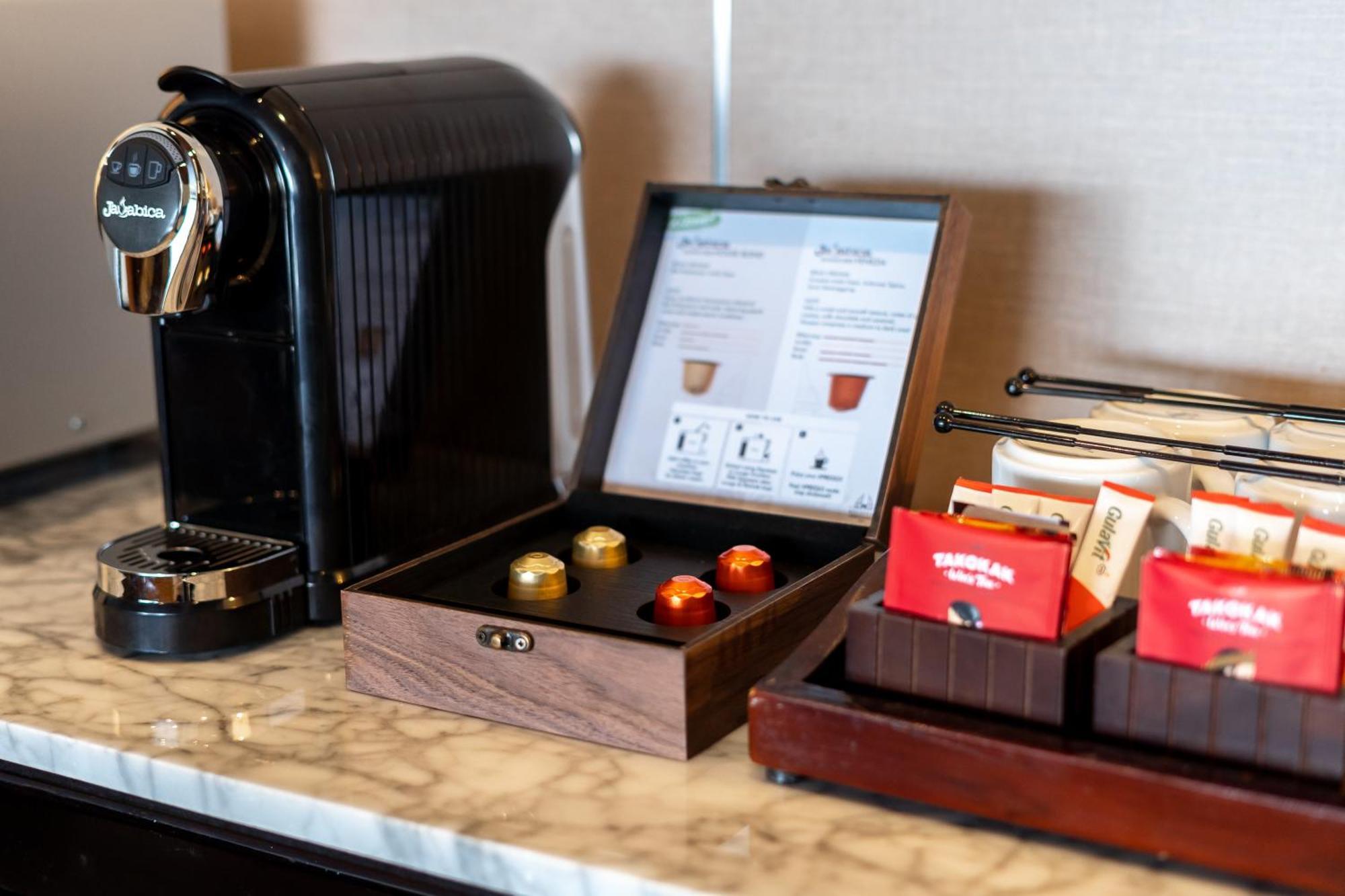 Discovery Kartika Plaza Hotel Kuta Lombok Eksteriør billede A Nespresso coffee machine