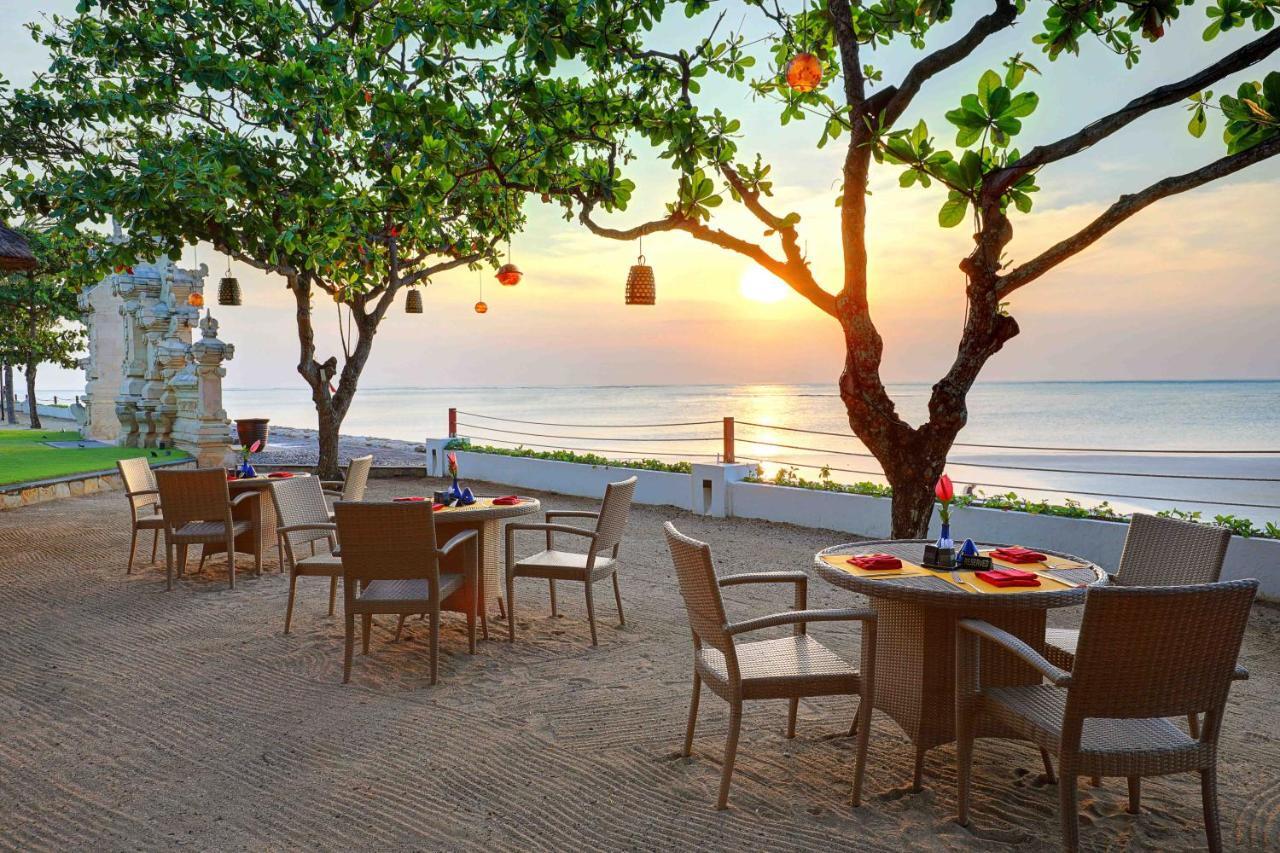 Discovery Kartika Plaza Hotel Kuta Lombok Eksteriør billede Sunset at the beach