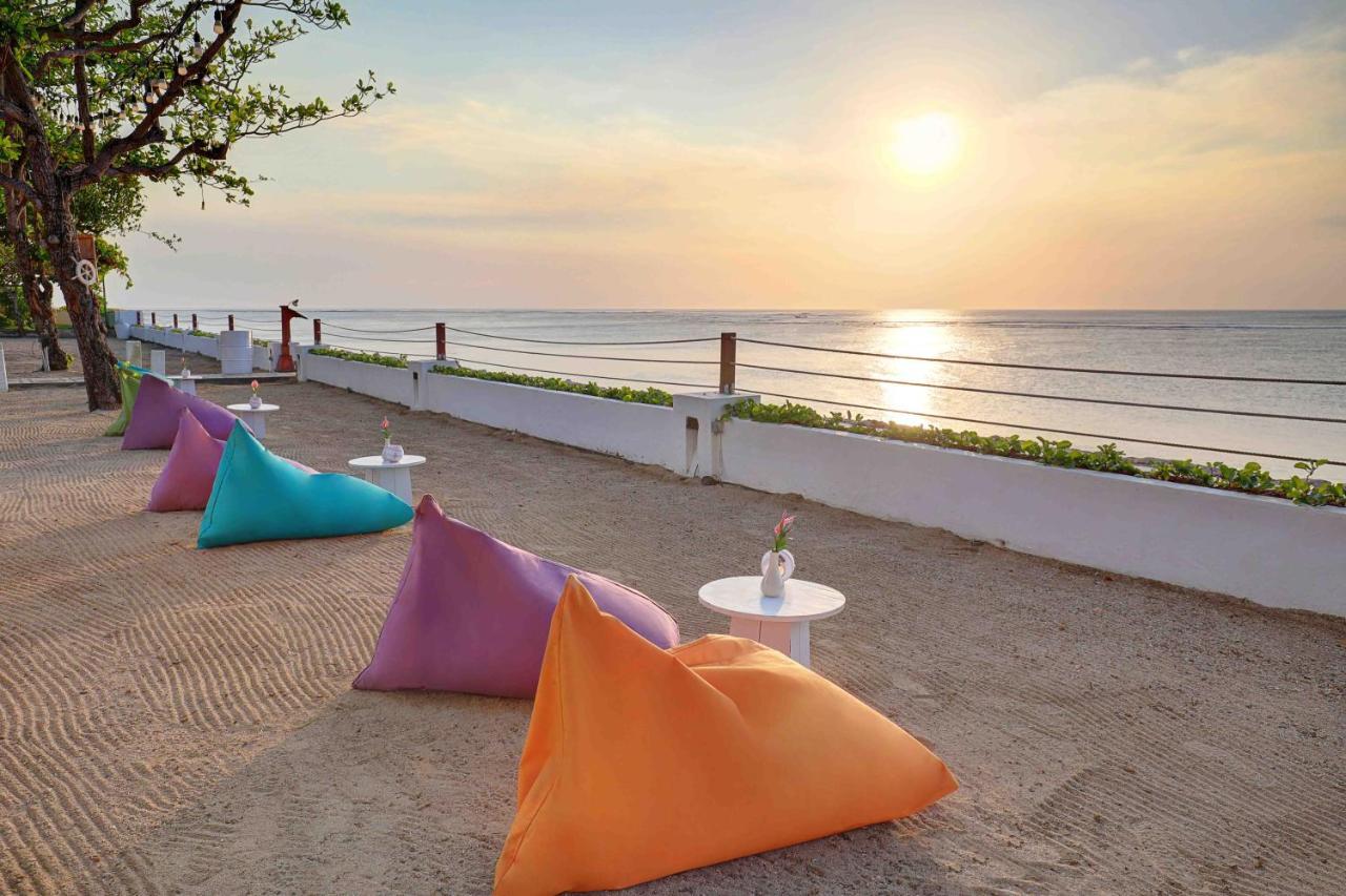 Discovery Kartika Plaza Hotel Kuta Lombok Eksteriør billede Beach at the hotel